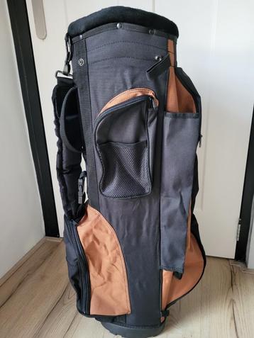 Nieuwe golftas beschikbaar voor biedingen