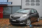 Toyota Yaris 1.3 VVT-i Aspiration | Airco | nieuwe APK & all, Stof, Gebruikt, Zwart, 4 cilinders