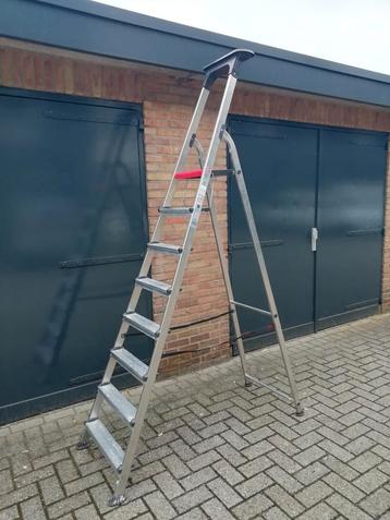 ALTREX HUISHOUDTRAP DOUBLE DECKER 8 TREDEN, TRAP, LADDER  beschikbaar voor biedingen
