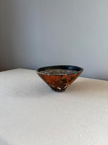 Vintage ceramic terrakleurig & zwart schaaltje h7cm beschikbaar voor biedingen