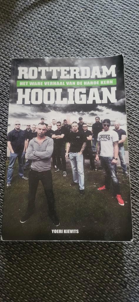 Rotterdam Hooligan - Yoeri Kievits, Boeken, Sportboeken, Gelezen, Balsport, Ophalen of Verzenden