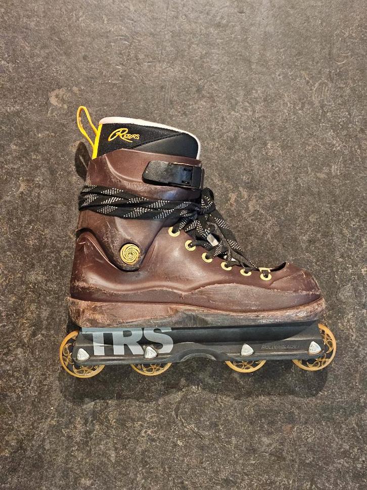 mt39-40 Mesmer Throne Levi Van Rijn Aggressive Inline Skates, Sport en Fitness, Skeelers, Gebruikt, Inline skates 4 wielen, Powerslide