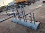Mooi robuust verzwaard gegalvaniseerd fietsenrek, Ophalen, Gebruikt