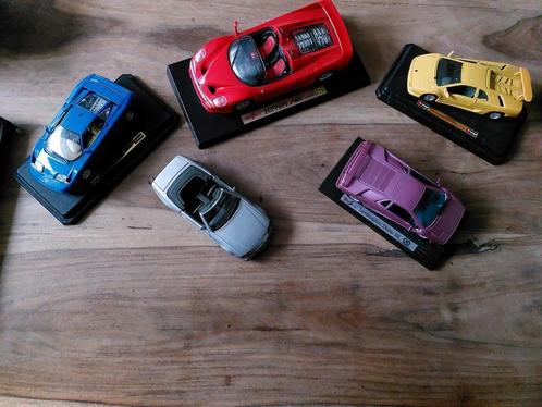 Diverse sportauto's 1:24 en (1:18 rode Ferrari), Hobby en Vrije tijd, Modelauto's | 1:24, Zo goed als nieuw, Auto, Overige merken