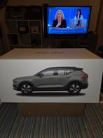 VOLVO XC40  DEALER EDITION, Hobby en Vrije tijd, Modelauto's | 1:18, Ophalen of Verzenden, Zo goed als nieuw, Overige merken