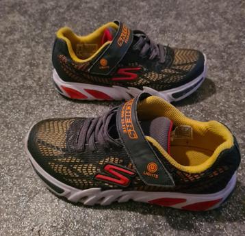 Nog hele mooie 1 paar skechers 1 paar geox schoenen beschikbaar voor biedingen