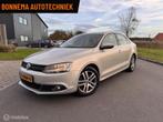 Volkswagen Jetta 1.4 TSI Highline Automaat 95 DKM NAP, Auto's, Volkswagen, Zwart, 4 cilinders, 160 pk, Alcantara
