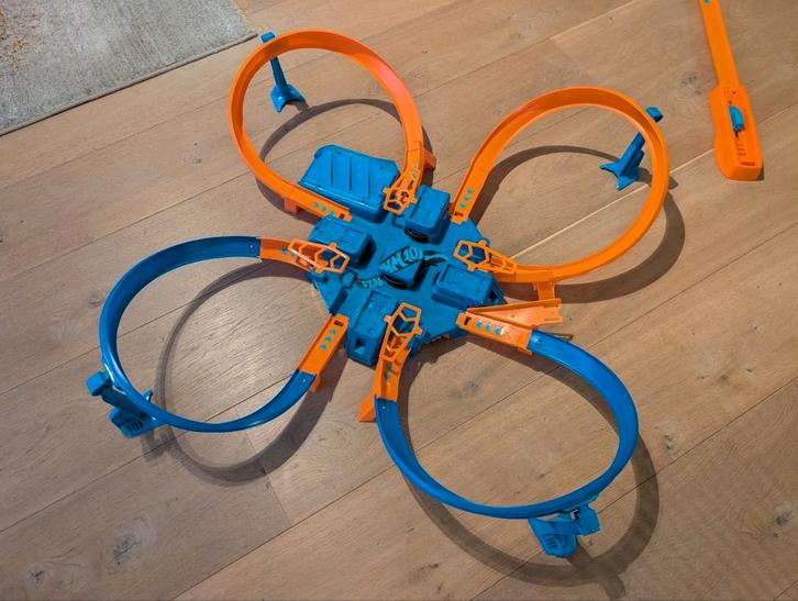 Hot Wheels Sets + Auto's - Criss Cross Crash & Track Builder, Kinderen en Baby's, Speelgoed | Racebanen, Zo goed als nieuw, Racebaan