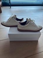 Isabel Marant Sneakers - Beige, Kleding | Dames, Schoenen, Ophalen of Verzenden, Zo goed als nieuw, Beige, Sneakers of Gympen