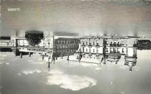 (381-208-003) Chantilly Le Chateau, Verzamelen, Ansichtkaarten | Buitenland, Frankrijk, Verzenden