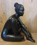 Zittend Naakte Vrouw / Brons / tuinbeeld / 32 cm hoog, Tuin en Terras, Tuinbeelden, Nieuw, Info@huisentuindecoratiemarie.nl, Mensenbeeld