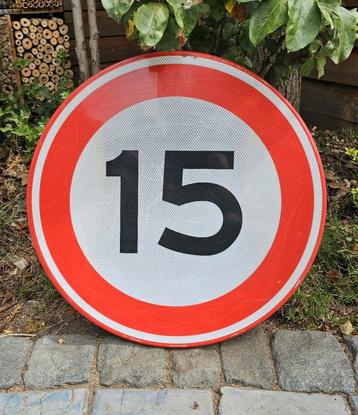 Verkeersbord 15.

 beschikbaar voor biedingen
