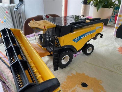 New holland landbouwvoertuig, Hobby en Vrije tijd, Modelauto's | Overige schalen, Gebruikt, Ophalen of Verzenden