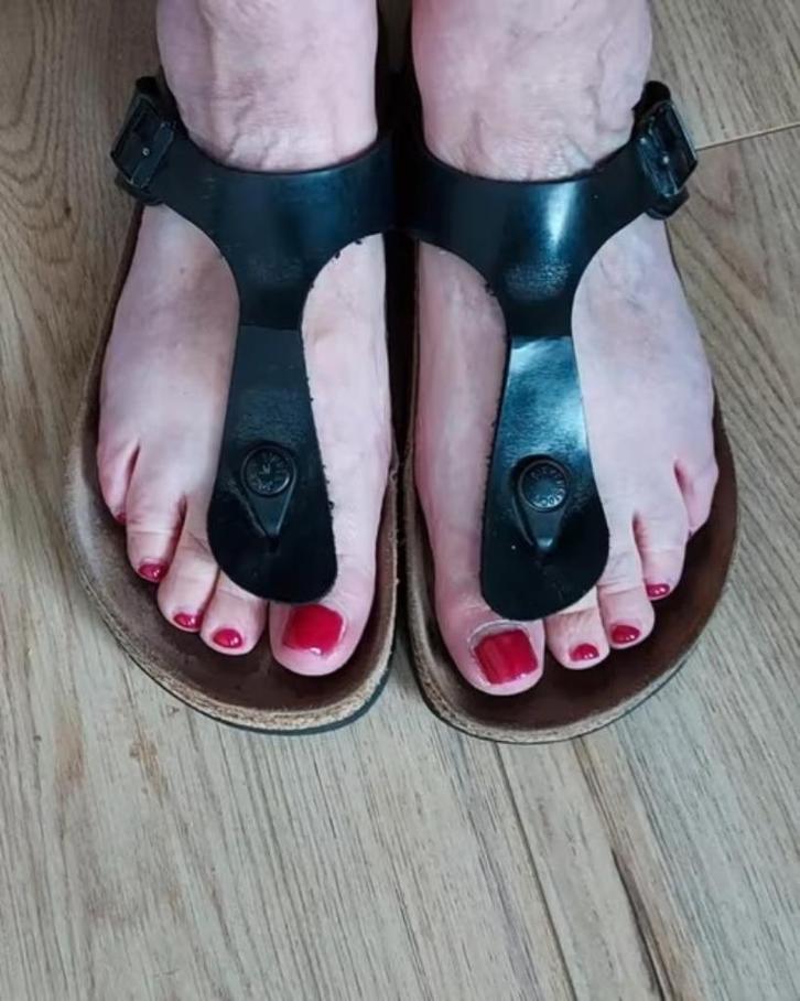 GRATIS VERZENDEN ZWARTE LEREN GIZEH BIRKENSTOCKS MT 36, Kleding | Dames, Schoenen, Zo goed als nieuw, Slippers, Zwart, Verzenden