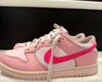 Sneaker NIKE DUNK LOW TRIPLE PINK maat 30', Kinderen en Baby's, Kinderkleding | Schoenen en Sokken, Ophalen of Verzenden, Zo goed als nieuw