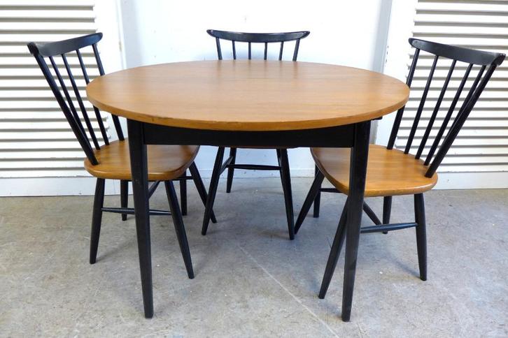 set ronde retro vintage eettafel en 4 tapiovaraa stoelen, Huis en Inrichting, Complete eetkamers, Zo goed als nieuw, 4 tot 6 stoelen