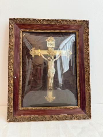 wandplaat kruisbeeld op fluweel onder bol glas 40 x 50 beschikbaar voor biedingen