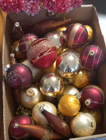 Doos met 41 glazen vintage kerstballen, rood, goud, bruin beschikbaar voor biedingen