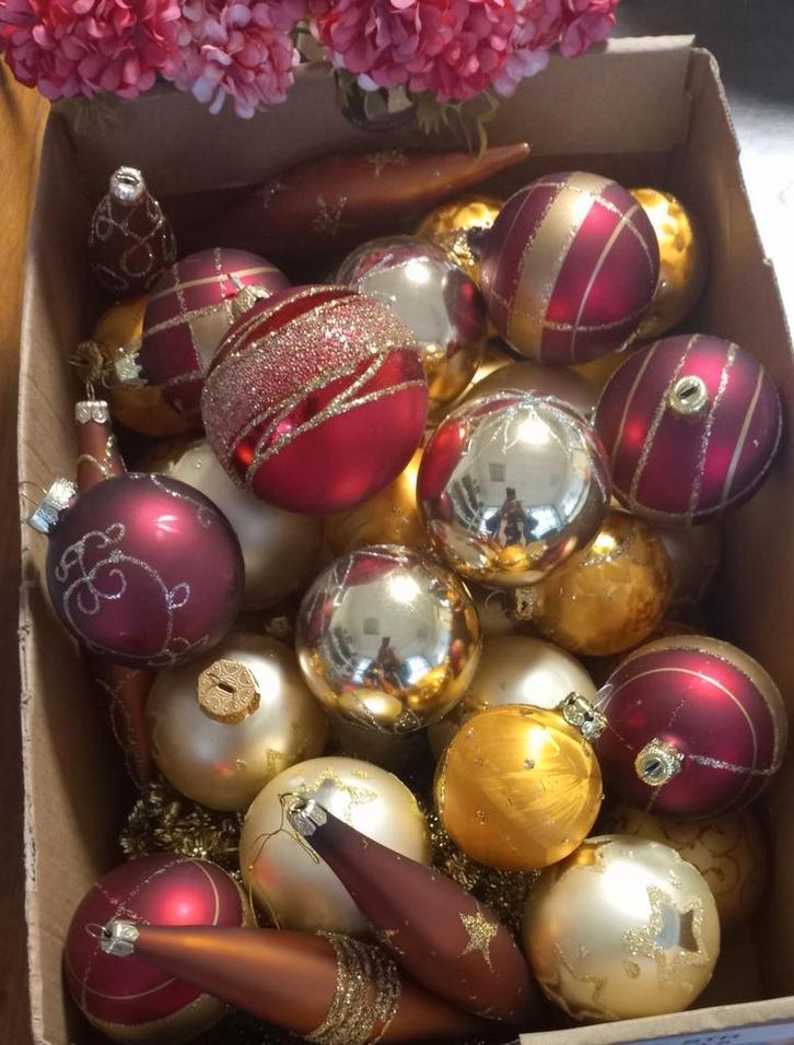 Doos met 41 glazen vintage kerstballen, rood, goud, bruin, Diversen, Kerst, Ophalen