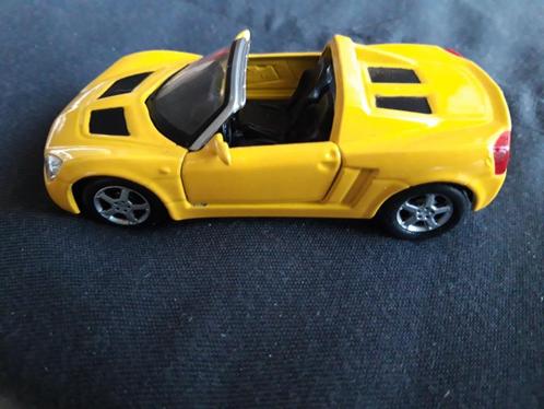 Opel Speedster geel - Maisto schaal 1:35, Hobby en Vrije tijd, Modelauto's | 1:32, Zo goed als nieuw, Auto, Overige merken, Ophalen of Verzenden