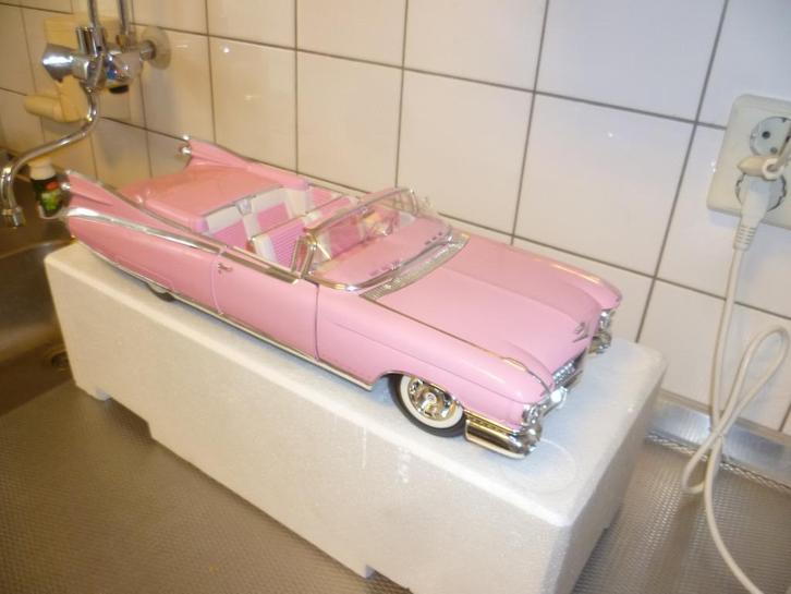 Maisto Cadillac Eldorado Biaritz 1959 Roze nieuw 1:12 modela, Hobby en Vrije tijd, Modelauto's | 1:5 tot 1:12, Nieuw, Auto, 1:9 t/m 1:12