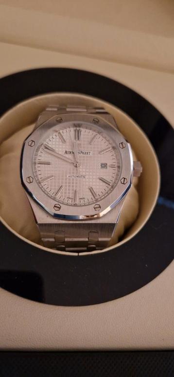 Horloge nieuw beschikbaar voor biedingen