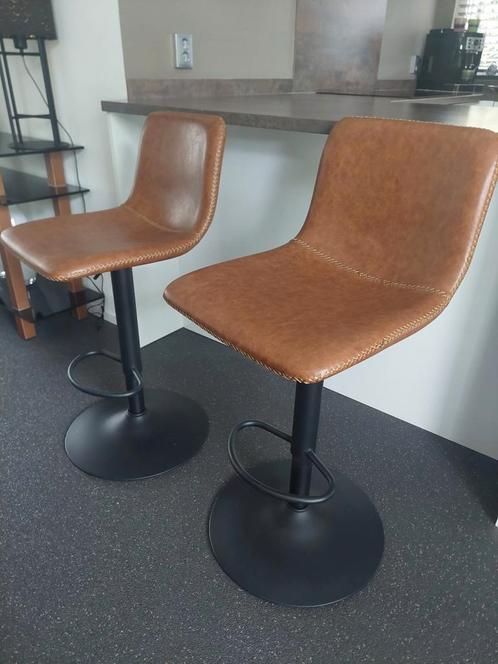 2x Barkrukken Lederlook Bruin - In Hoogte Verstelbaar, Huis en Inrichting, Barkrukken, Zo goed als nieuw, 60 tot 90 cm, Leer, Metaal