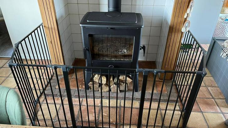 Babydan Openhaardhek zwart metaal met deur., Huis en Inrichting, Haarden, Zo goed als nieuw, Houthaard, Ophalen