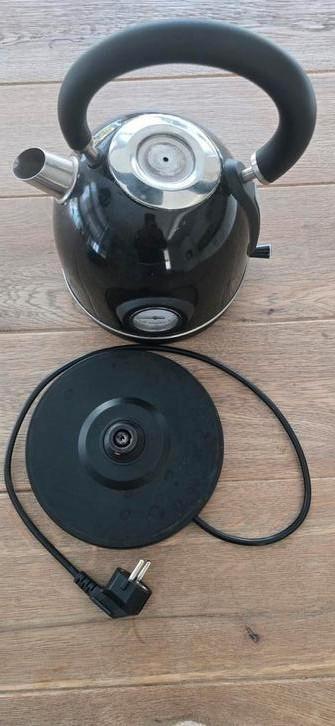 Waterkoker Moa retro - klassiek zwart, Witgoed en Apparatuur, Waterkokers, Zo goed als nieuw, 1 tot 2 liter, Draadloos, Ophalen of Verzenden