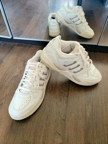 Super mooie, originele Adidas Midcity sneakers, maat 44 beschikbaar voor biedingen