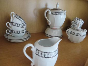 Antiek Koffie servies Victoria China zwart wit beschikbaar voor biedingen