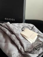 Gucci grijze sjaal, Kleding | Dames, Mutsen, Sjaals en Handschoenen, Nieuw, Gucci, Ophalen of Verzenden, Sjaal