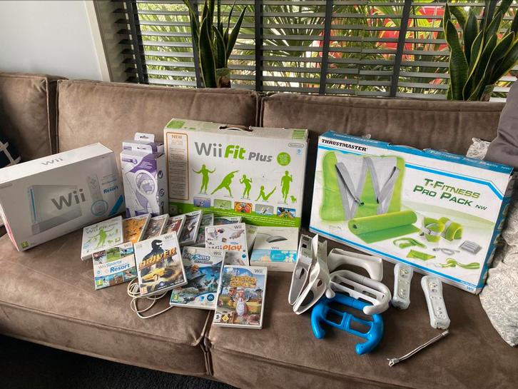 Wii + Sport Resort, Sports, Spelcomputers en Games, Spelcomputers | Nintendo Wii, Zo goed als nieuw, Ophalen