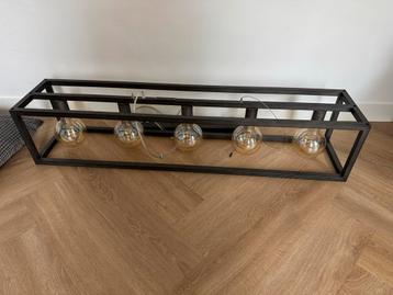 Gratis hanglamp beschikbaar voor biedingen