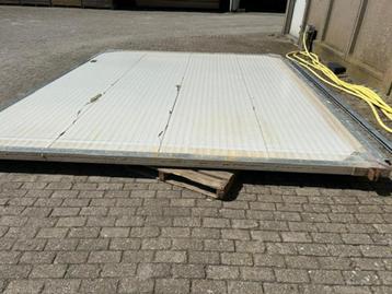 isolatiedeur beschikbaar voor biedingen