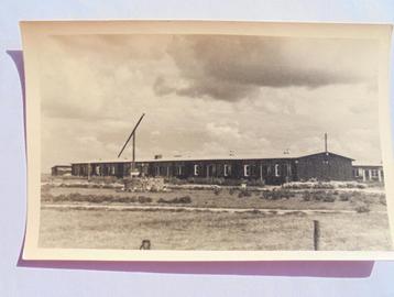 fotokaart werkkamp SCHOKLAND barakken met houten windmolen beschikbaar voor biedingen