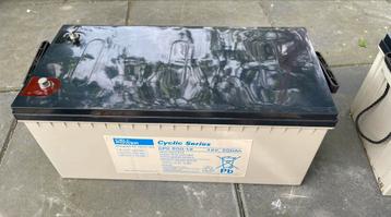 2x Gebruikte AGM accu 12v 200Ah beschikbaar voor biedingen