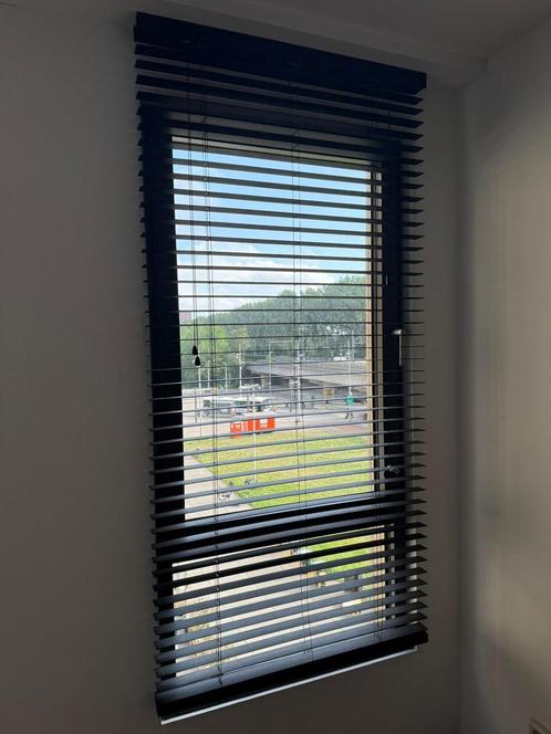 2x houten jaloezie 50 mm, Huis en Inrichting, Stoffering | Gordijnen en Lamellen, Gebruikt, 200 cm of meer, 50 tot 100 cm, Zwart