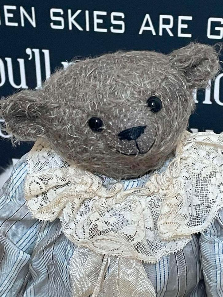 Prachtige artist mohair teddybeer met speelblokjes, Verzamelen, Beren en Cherished Teddies, Zo goed als nieuw, Stoffen beer, Overige merken