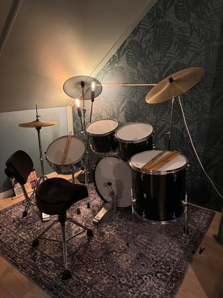 Compleet Sonor drumstel – bijna nieuw + stille oefenoptie!, Muziek en Instrumenten, Drumstellen en Slagwerk, Zo goed als nieuw
