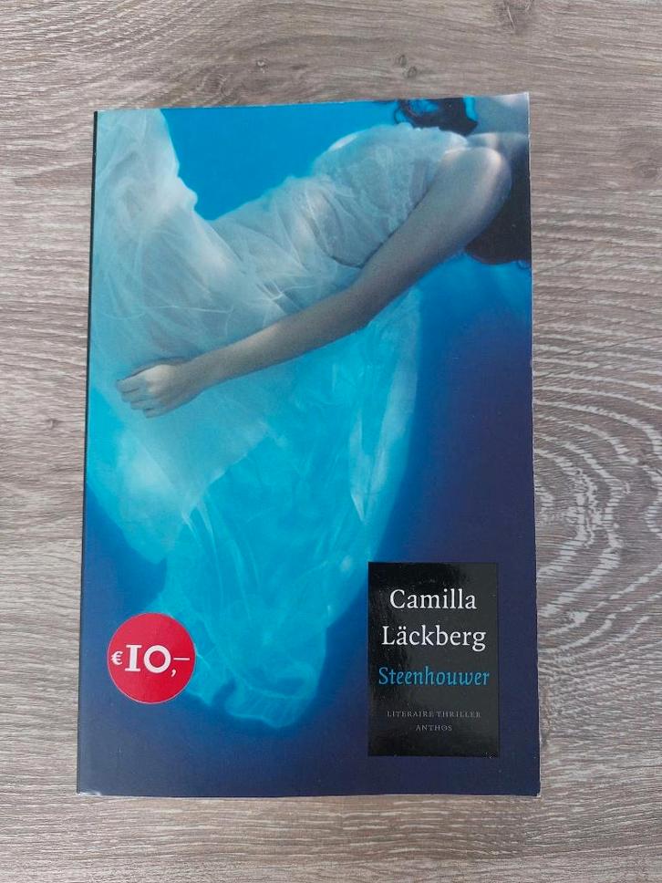 Camilla Läckberg - Fjällbacka 3 - Steenhouwer, Boeken, Thrillers, Zo goed als nieuw, Scandinavië, Ophalen of Verzenden