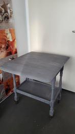 Leuk uitklapbaar tafeltje op wieltjes., Huis en Inrichting, Tafels | Eettafels, Ophalen, Gebruikt, 50 tot 100 cm, Tot twee personen
