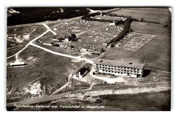 Dellewal met Victoriahotel in vogelvlucht. Terschelling beschikbaar voor biedingen