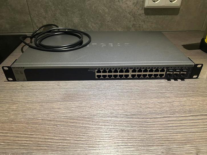 Netgear prosafe  GS728TS SWITCH 24 poorts+6 SFP, Computers en Software, Netwerk switches, Zo goed als nieuw, Ophalen of Verzenden