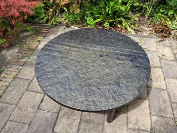 Retro vintage brutalistische Noorse leistenen coffeetafel beschikbaar voor biedingen