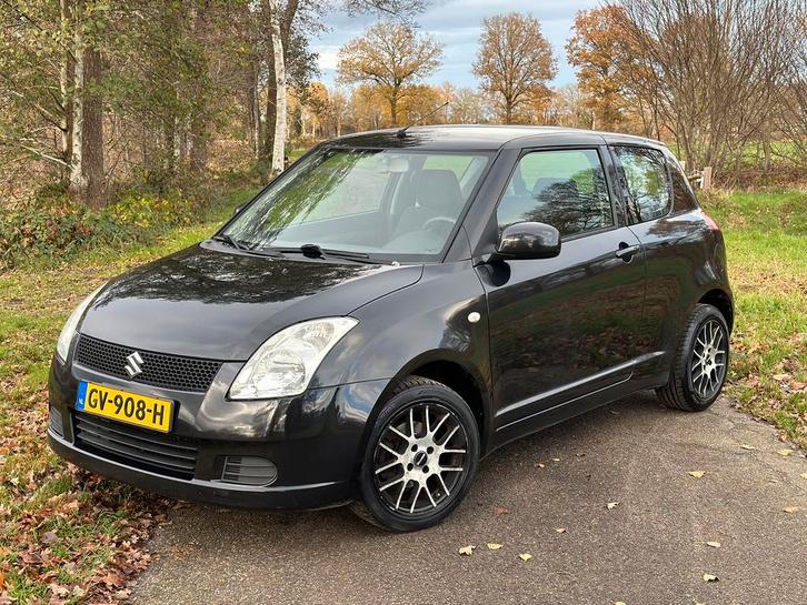 Suzuki Swift 1.3 3D 2007 Zwart / Airco, Auto's, Suzuki, Bedrijf, Swift, ABS, Airbags, Airconditioning, Bluetooth, Boordcomputer