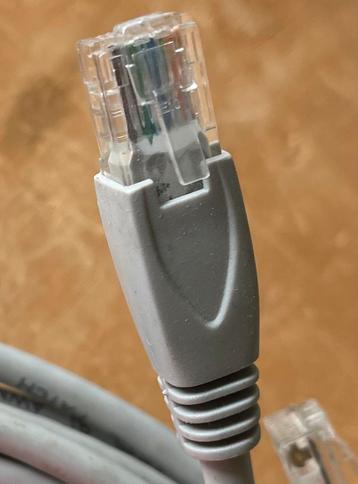 15 METER COMPUTER DRAAD. INFO OP DE DRAAD beschikbaar voor biedingen