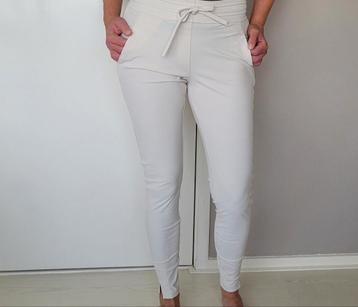 Studio Anneloes Stairdown broek S
Dikkere Travelstof beschikbaar voor biedingen
