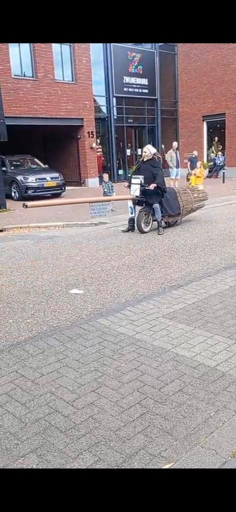 Rijdende bezemsteel, heks, scooter, optocht., Fietsen en Brommers, Scooters | Overige merken, Gebruikt, Benzine, Ophalen