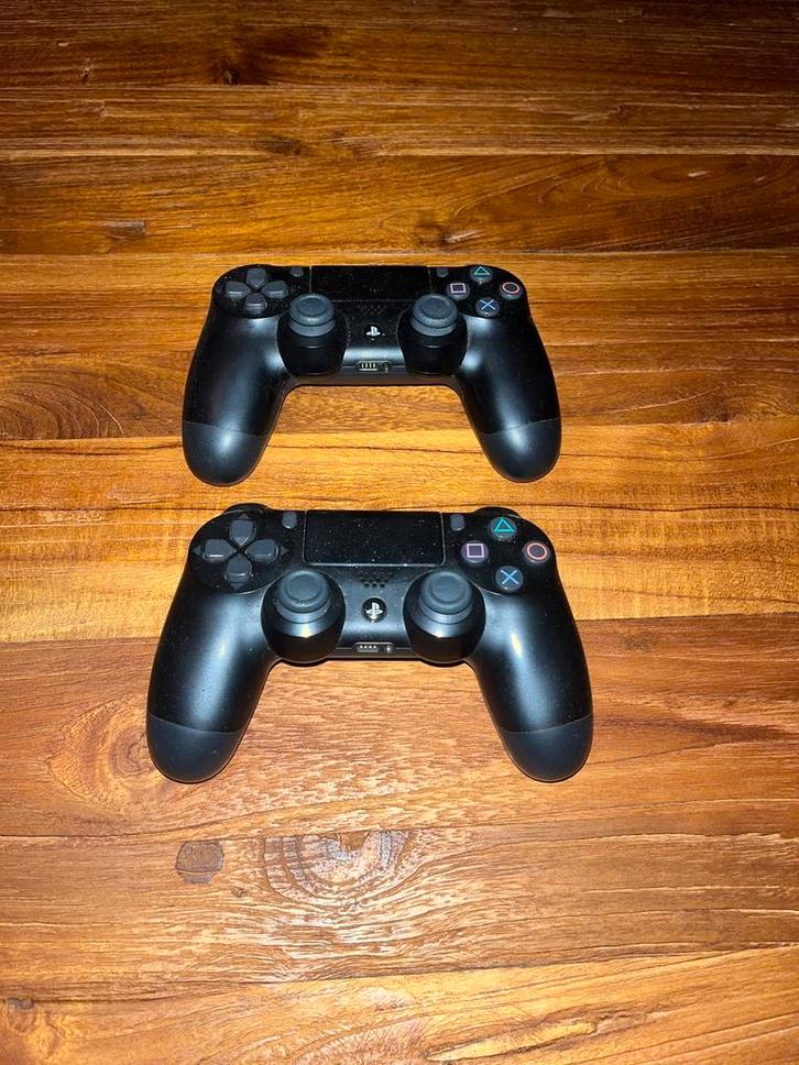 PS4 Pro, Xbox One + 2 controllers & games, Spelcomputers en Games, Spelcomputers | Sony PlayStation Consoles | Accessoires, Gebruikt